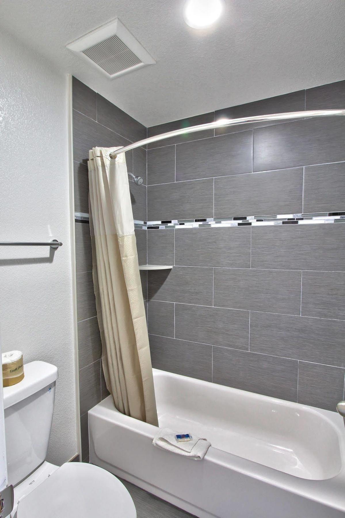 Coastal Valley Inn - Monterey Кастровилл Экстерьер фото